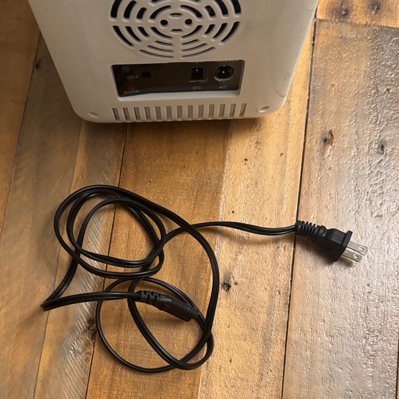 Illuminated White Makeup Organizer with LED Mirror 6 can mini fridge or warmer - Picture 10 of 14